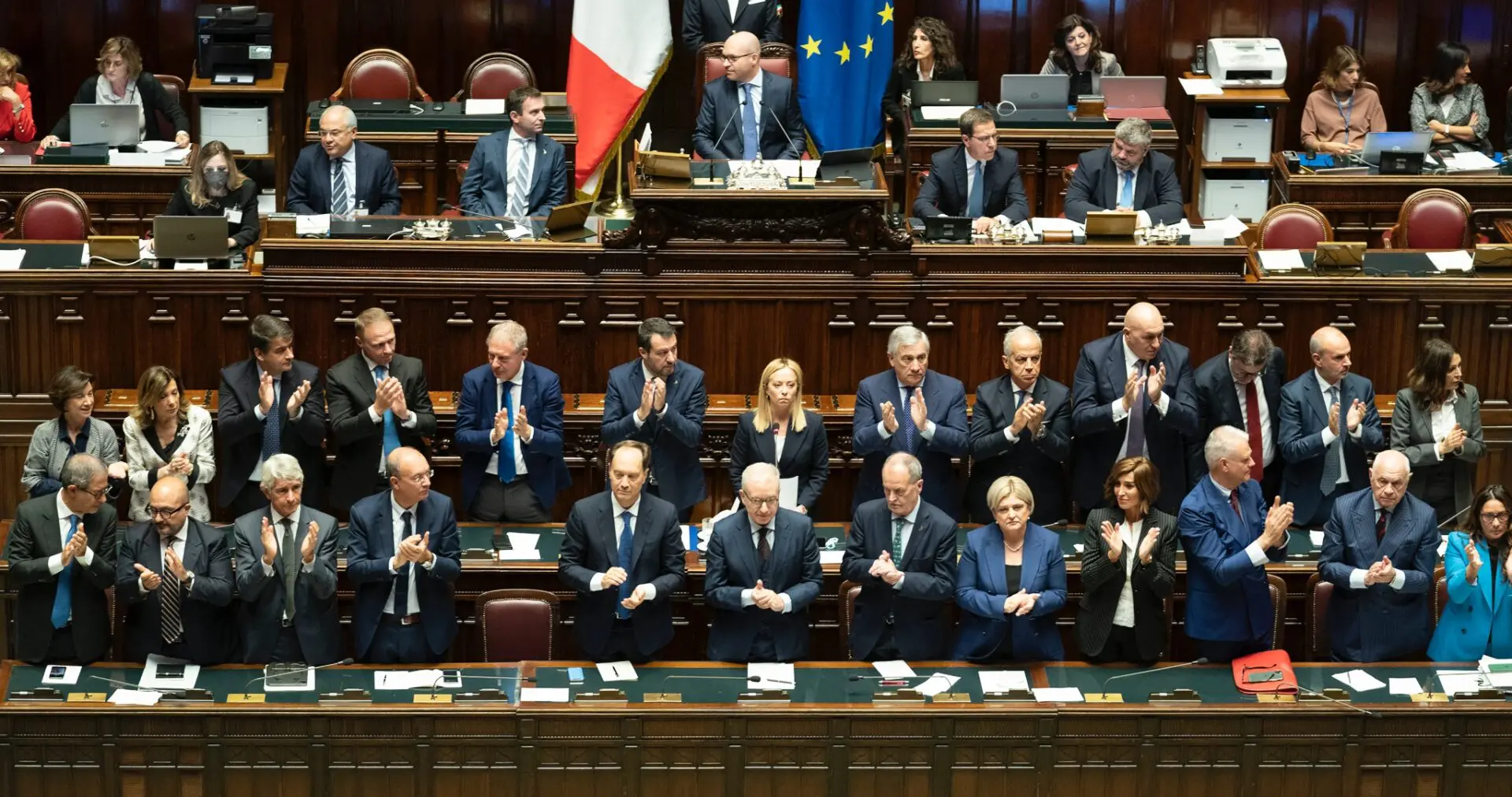 Chi ha "rotto il soffitto di cristallo sopra di noi"?